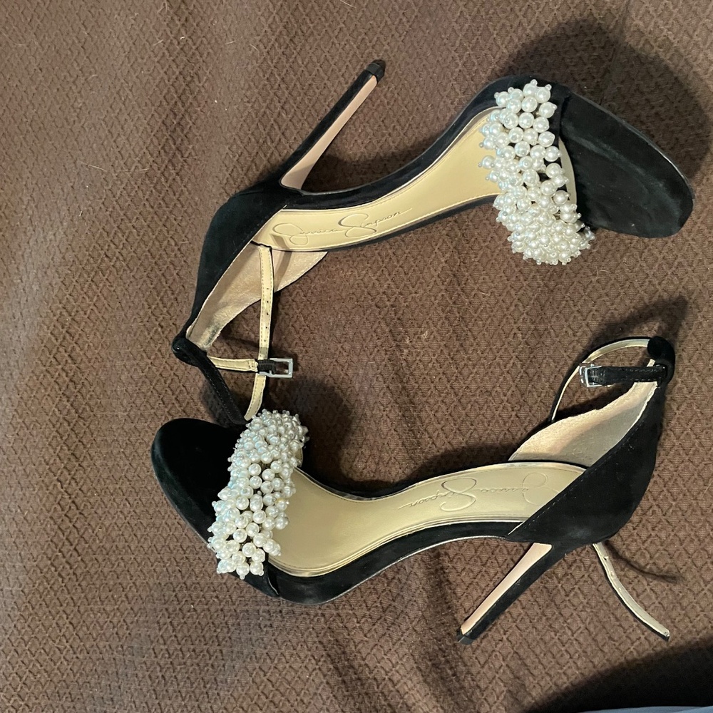 Black velvet with pearl accent heals - Picture 3 of 5